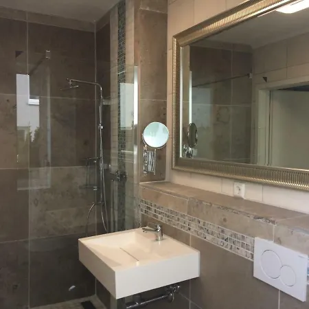 Neues Zimmerapartment Mit Bad